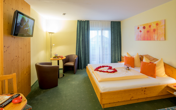 Geräumigen Zimmer im Hotel Oasis südseitig in Richtung Therme Loipersdorf