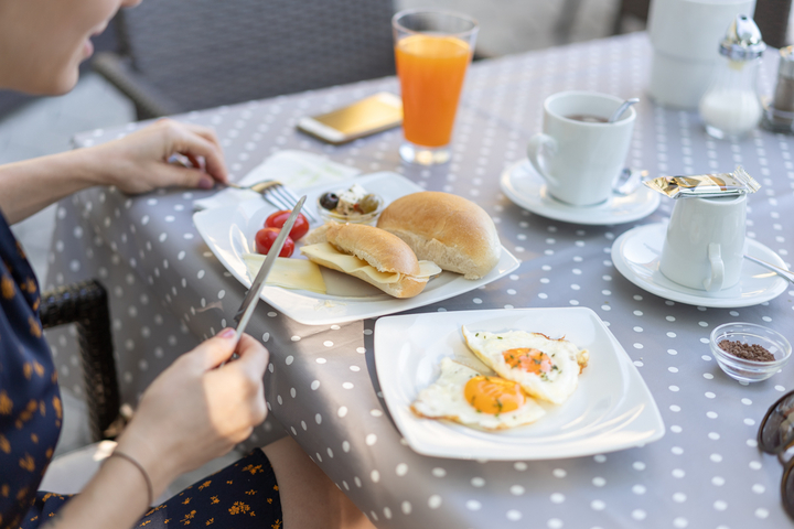 Früghstück auf der Terrasse des 4* Hotel Garni Oasis