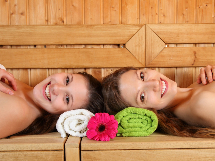 Entspannen Sie in der Sauna im Hotel Oasis Loipersdorf