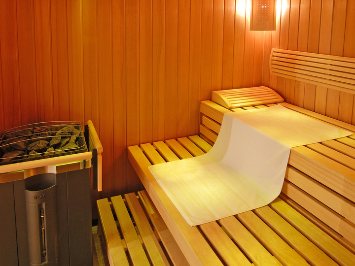 Schwitzen in der Sauna im Oasis Loipersdorf