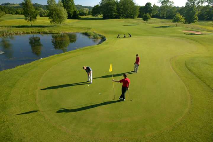 Golfen Sie in Loipersdorf und übernachten Sie in den Wohlfühlzimmer im Hotel Oasis Loipersdorf